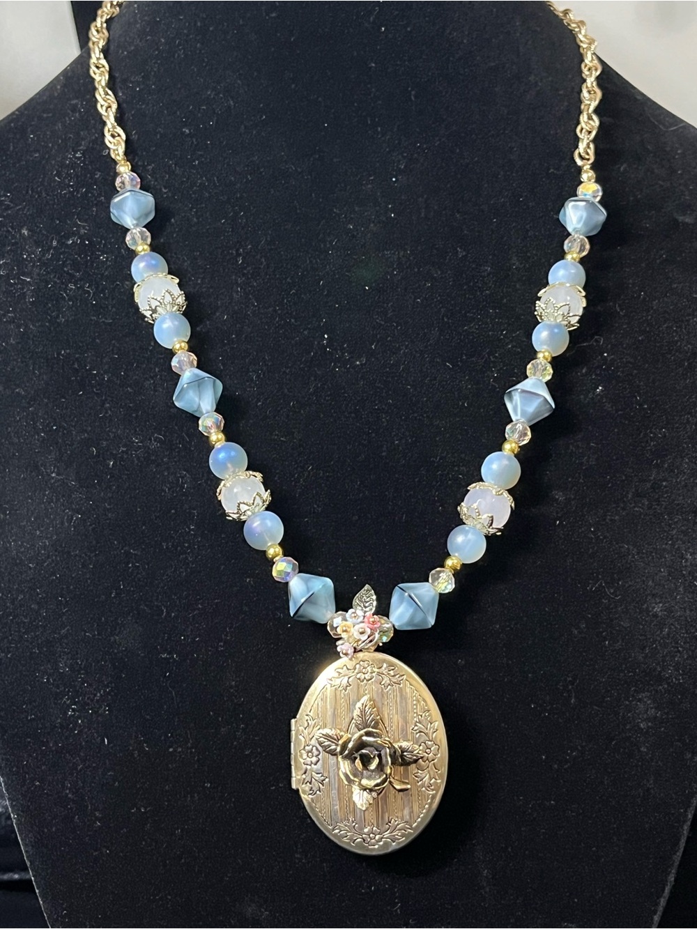Drops 10/03✨ “The Enchanted Heirloom” Artisan Locket Glass Bead Necklace - Picture 6 of 10